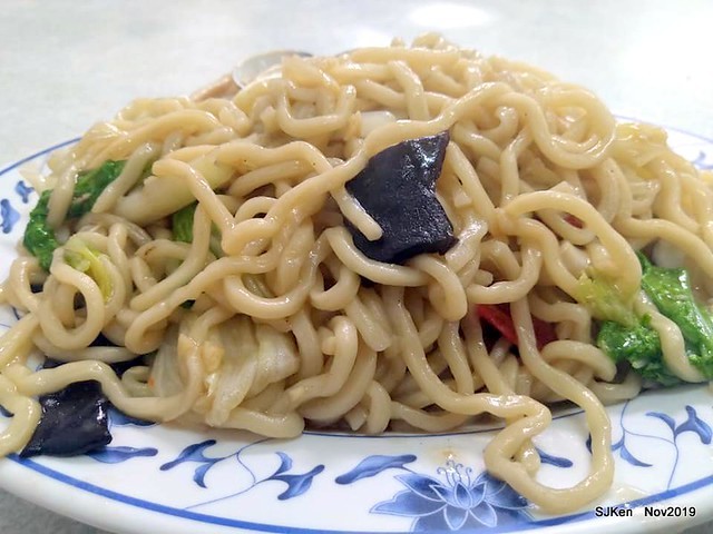 The spicy soup with Chives taste dumpling & seafood fried noodle at the traditional dumpling store ,Taipei, Taiwan, Nov 16, 2019