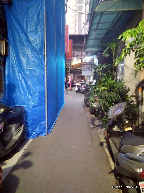 The spicy soup with Chives taste dumpling & seafood fried noodle at the traditional dumpling store ,Taipei, Taiwan, Nov 16, 2019