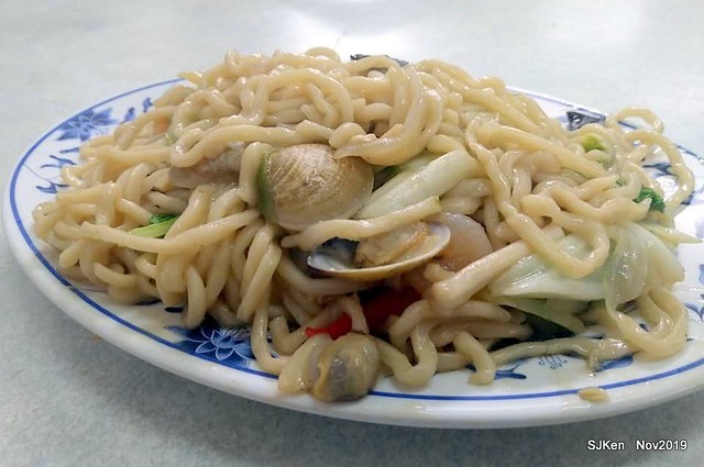 The spicy soup with Chives taste dumpling & seafood fried noodle at the traditional dumpling store ,Taipei, Taiwan, Nov 16, 2019