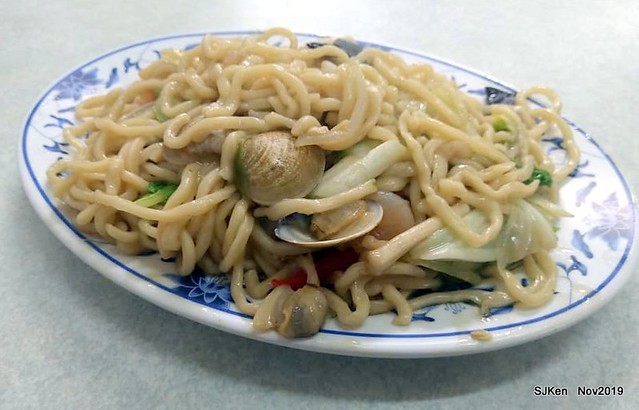 The spicy soup with Chives taste dumpling & seafood fried noodle at the traditional dumpling store ,Taipei, Taiwan, Nov 16, 2019
