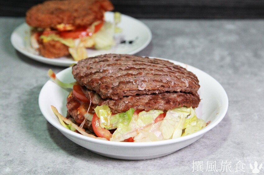 漢堡王「17.6盎司究極重磅」好吃嗎？中秋就是要吃肉！用肉排取代麵包的四層肉排漢堡超霸氣