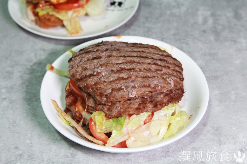 漢堡王「17.6盎司究極重磅」好吃嗎？中秋就是要吃肉！用肉排取代麵包的四層肉排漢堡超霸氣