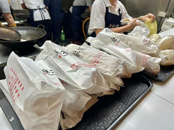 （善導寺早餐）阜杭豆漿～天天排隊早餐店！觀光客來台必吃推薦！中午後免排隊就吃得到！熊好券店家