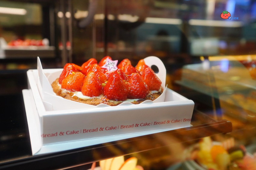 台北車站~優仕紳烘焙館~草莓塔