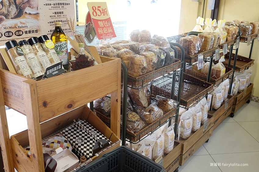 馬可先生麵包坊。2020年 端午節限間限定伴手禮，養生紅藜薑黃蕈菇十穀粽、超人氣彌月蛋糕捲！ @蹦啾♥謝蘿莉 La vie heureuse