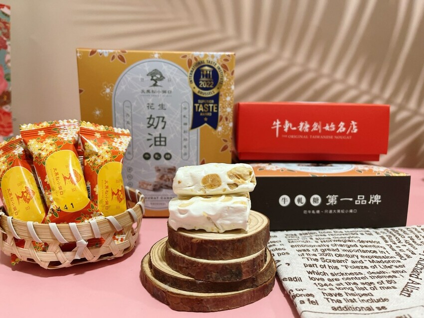 台北市中正區2024新年春節禮盒推薦—大黑松小倆口小禮屋禮盒,過年少不了長輩最愛的牛軋糖,創意喜氣設計送禮自用都適合