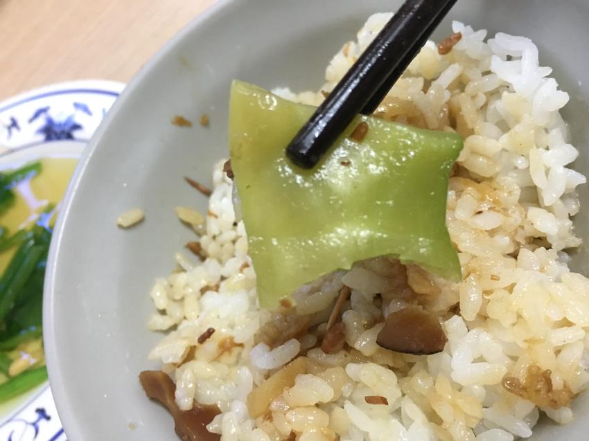 中正紀念堂金峰魯肉飯醬瓜 金峰,滷肉飯,米其林,愛食記,愛評,台灣,美食,平價,銅板,排隊,小吃,南門市場,東門市場,中正紀念堂,台大醫院,魯肉,50嵐,一芳,鐤邊