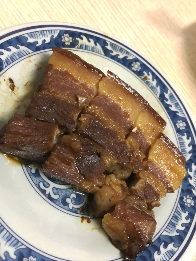 中正紀念堂金峰魯肉飯焢肉 中正紀念堂,金峰,羅斯福路,宵夜,早餐,銅板,平價,排隊,美食,滷肉飯,美食林,米其林,愛吃鬼芸芸,胡天蘭,徐天麟,食尚玩家,魯肉,鐤邊