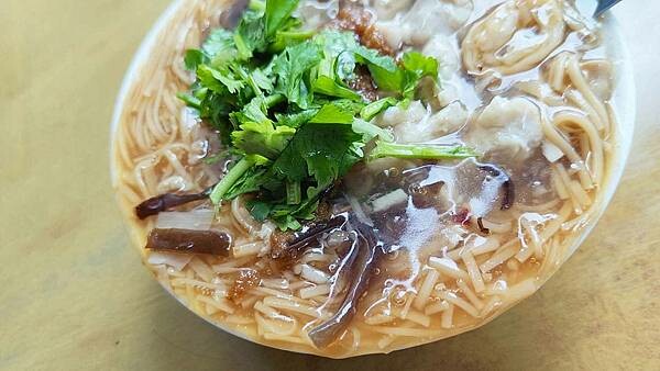 【台北美食】同安街麵線羹|就算非用餐時間也大排長龍的爆人氣小吃店