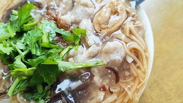 【台北美食】同安街麵線羹|就算非用餐時間也大排長龍的爆人氣小吃店