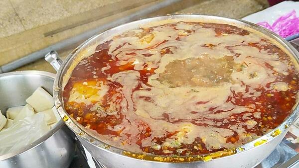 【台北美食】同安街麵線羹|就算非用餐時間也大排長龍的爆人氣小吃店