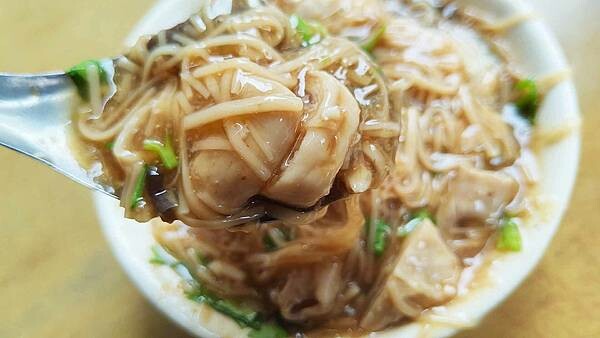 【台北美食】同安街麵線羹|就算非用餐時間也大排長龍的爆人氣小吃店