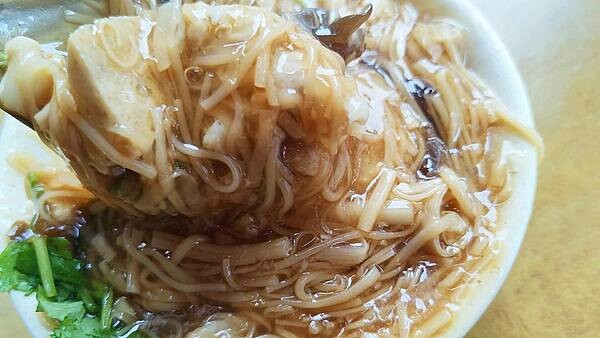 【台北美食】同安街麵線羹|就算非用餐時間也大排長龍的爆人氣小吃店