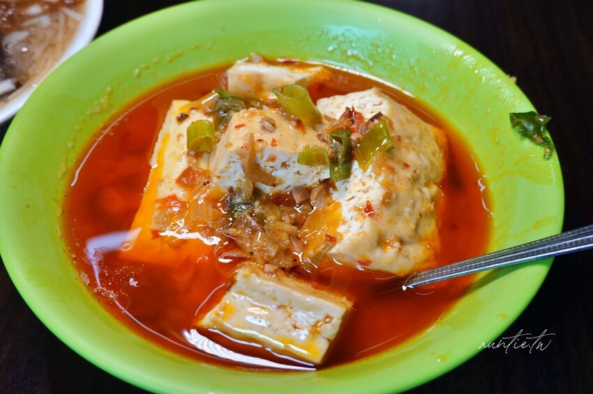 ▲捷運古亭站美食：同安街麵線羹，店內臭豆腐也是每桌必點 /✡水晶安蹄✡ 提供、WalkerLand窩客島整理