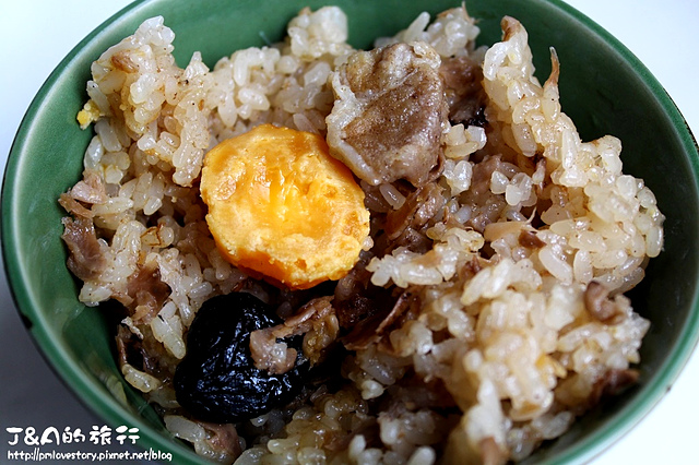 【捷運公館】珍記豬血糕--一個銅板就能同時品嚐肉粽、甜不辣、豬血糕呢!!!