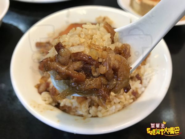 鬍鬚張魯肉飯菜單價位大公開》台灣最具代表性的傳統魯肉飯～推薦 魯肉飯、苦瓜排骨湯、蹄膀。