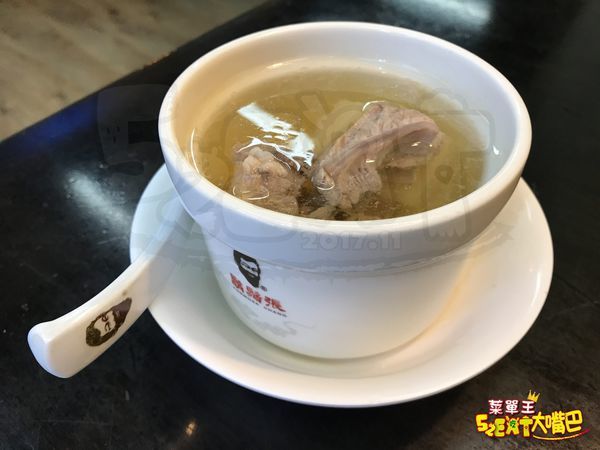 鬍鬚張魯肉飯菜單價位大公開》台灣最具代表性的傳統魯肉飯～推薦 魯肉飯、苦瓜排骨湯、蹄膀。