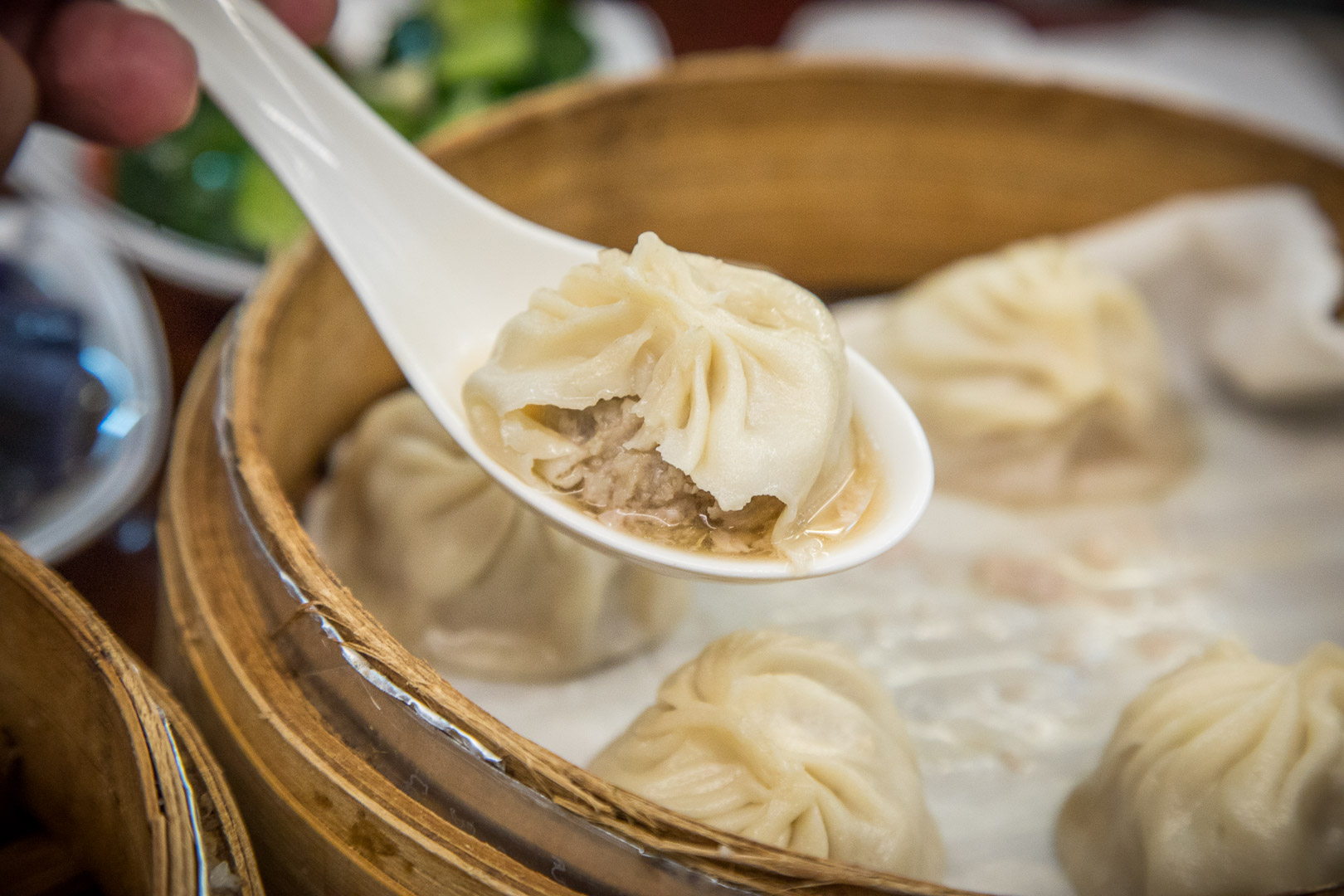 文山區福鼎湯包被譽為平民版鼎泰豐！路邊攤親民價，CP值爆棚人氣湯包專賣店～