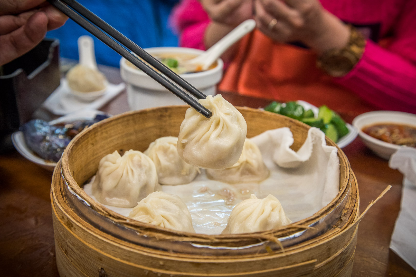 文山區福鼎湯包被譽為平民版鼎泰豐！路邊攤親民價，CP值爆棚人氣湯包專賣店～