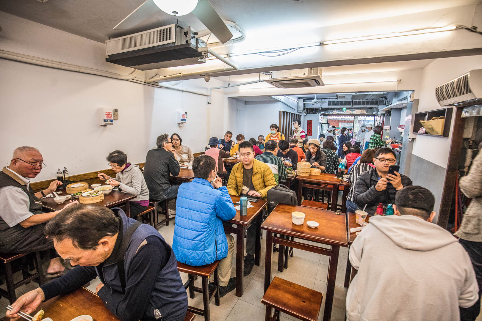 文山區福鼎湯包被譽為平民版鼎泰豐！路邊攤親民價，CP值爆棚人氣湯包專賣店～