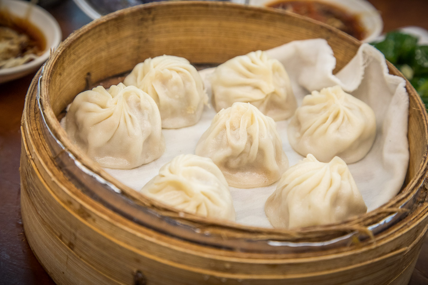 文山區福鼎湯包被譽為平民版鼎泰豐！路邊攤親民價，CP值爆棚人氣湯包專賣店～