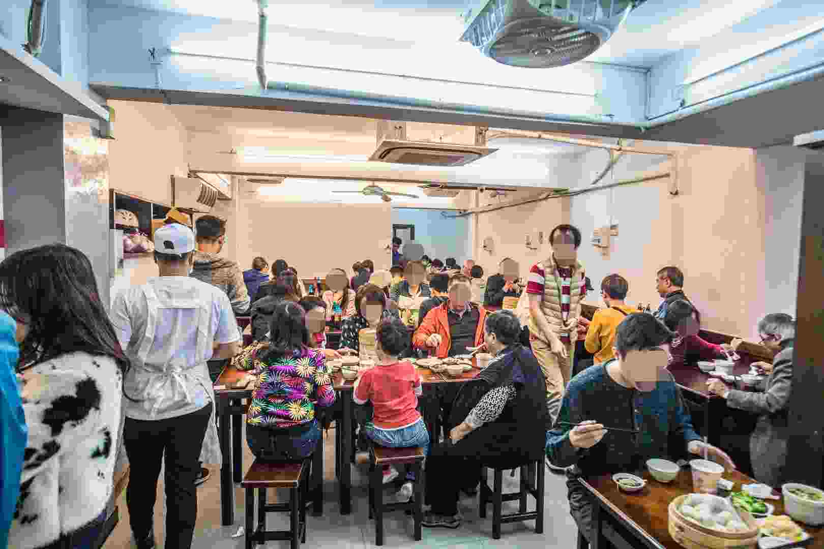 文山區福鼎湯包被譽為平民版鼎泰豐！路邊攤親民價，CP值爆棚人氣湯包專賣店～