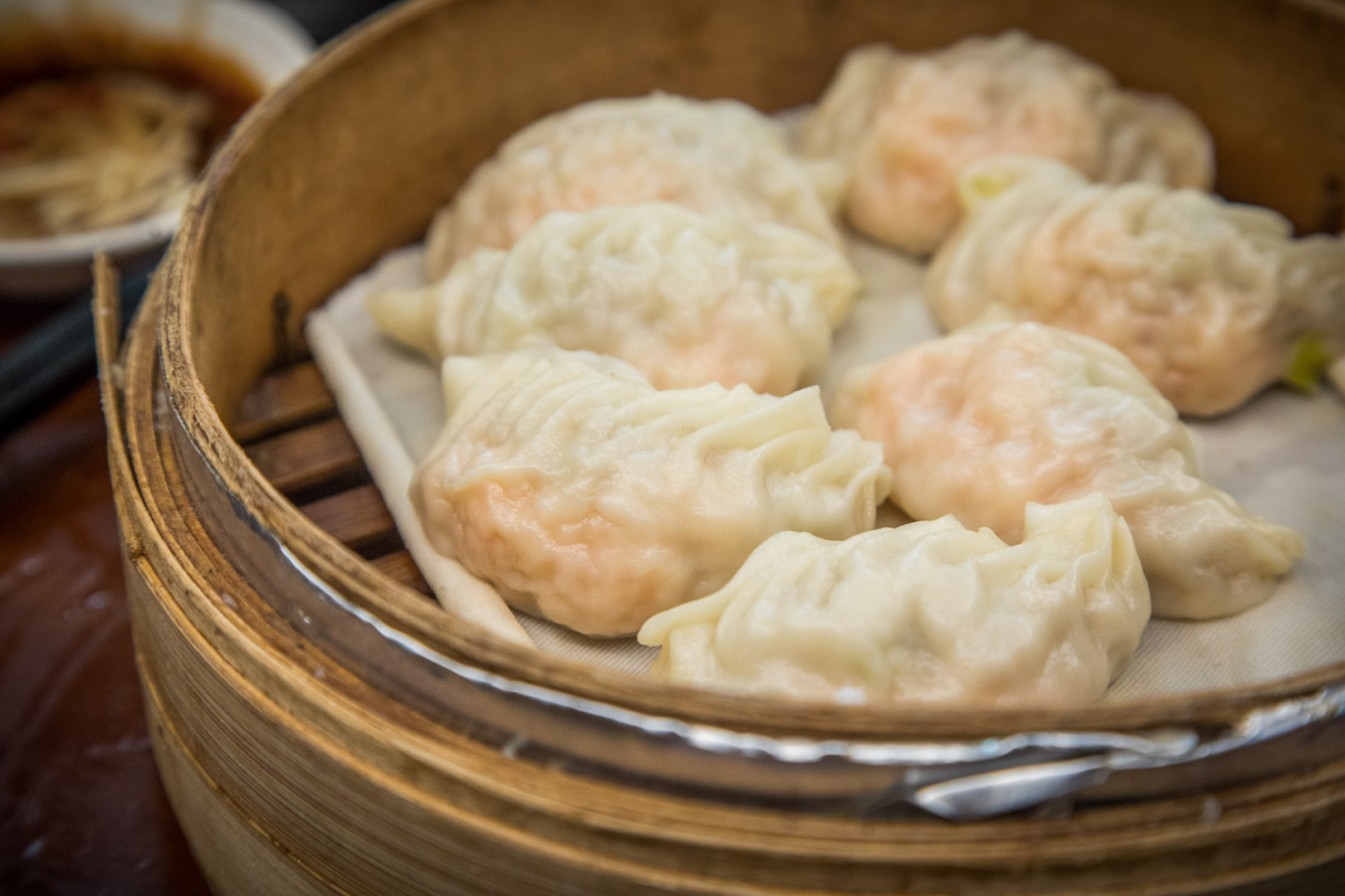 文山區福鼎湯包被譽為平民版鼎泰豐！路邊攤親民價，CP值爆棚人氣湯包專賣店～