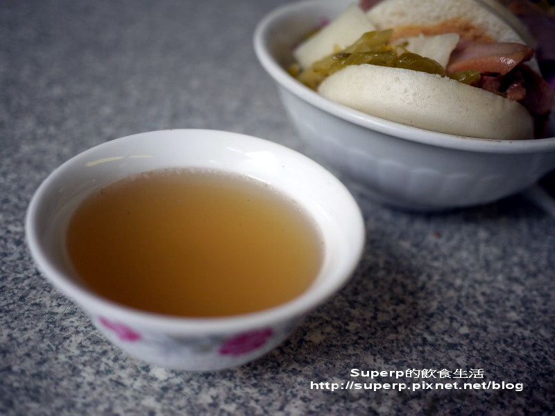 [南台灣食記]台南小吃二連發之阿松豬舌割包和石精臼蚵仔煎