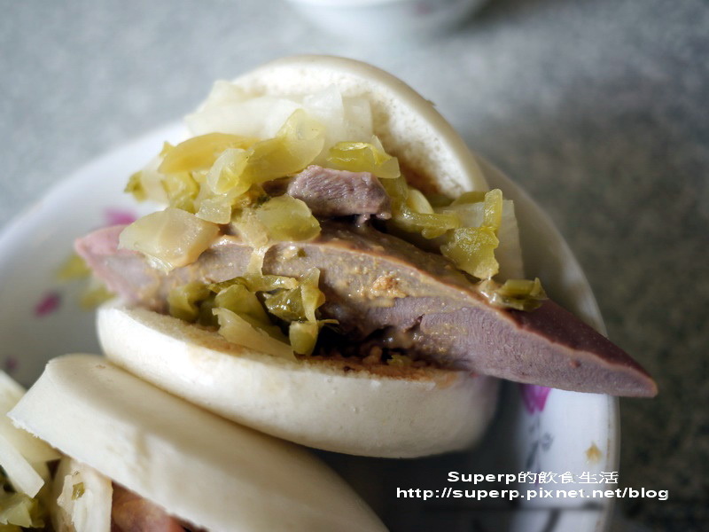 [南台灣食記]台南小吃二連發之阿松豬舌割包和石精臼蚵仔煎