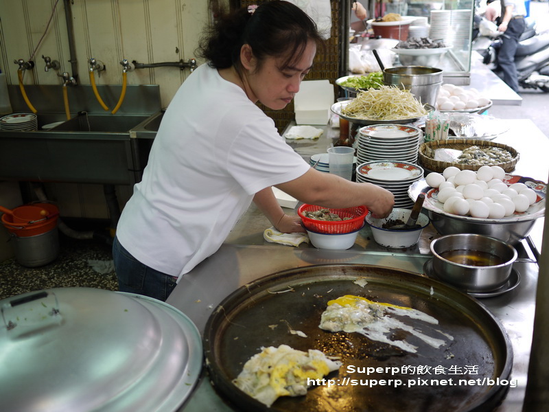 [南台灣食記]台南小吃二連發之阿松豬舌割包和石精臼蚵仔煎