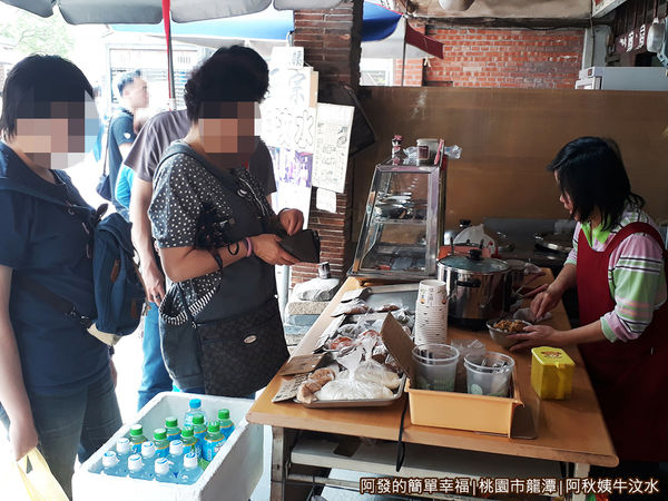 阿秋姨05-陸續前往購買的人潮