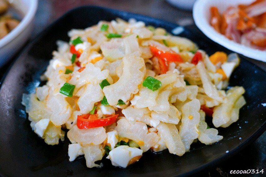 木柵山林祕境土雞城「 猴山岳土雞城」，招牌三杯茶葉雞、放山白