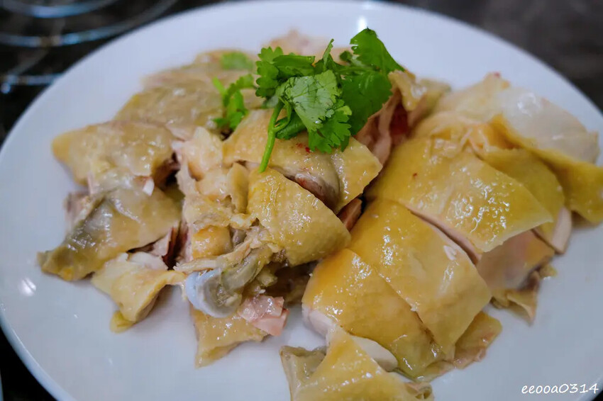 木柵山林祕境土雞城「 猴山岳土雞城」，招牌三杯茶葉雞、放山白