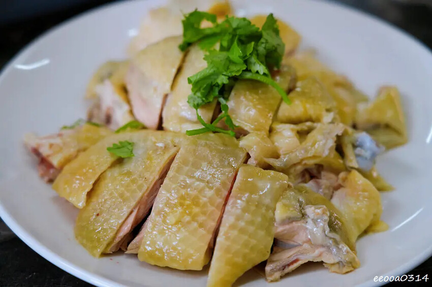 木柵山林祕境土雞城「 猴山岳土雞城」，招牌三杯茶葉雞、放山白