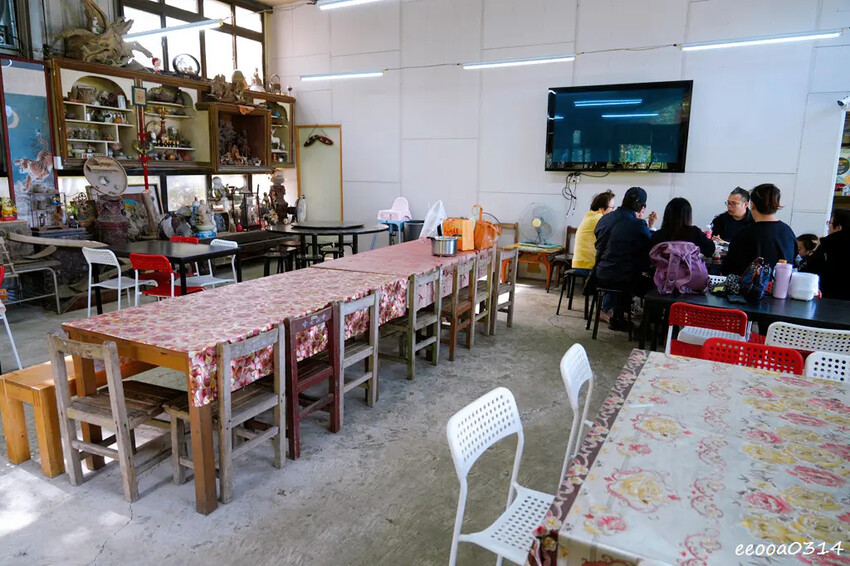 木柵山林祕境土雞城「 猴山岳土雞城」，招牌三杯茶葉雞、放山白