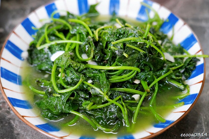 木柵山林祕境土雞城「 猴山岳土雞城」，招牌三杯茶葉雞、放山白