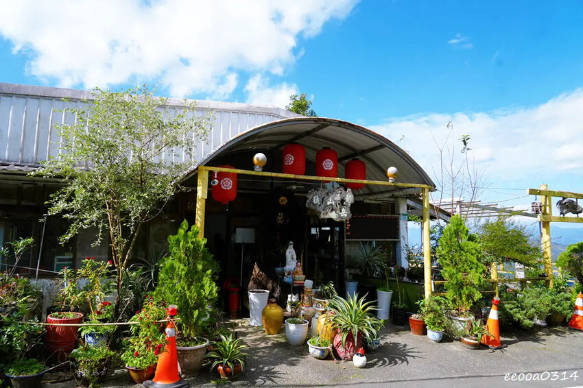 木柵山林祕境土雞城「 猴山岳土雞城」，招牌三杯茶葉雞、放山白