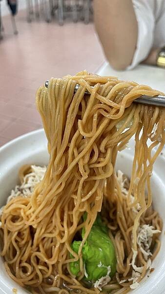 高雄市鹽埕區高雄鹽埕-飄香50年老店麵體獨特-阿財雞絲麵