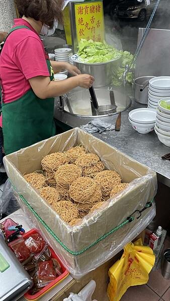 高雄市鹽埕區高雄鹽埕-飄香50年老店麵體獨特-阿財雞絲麵