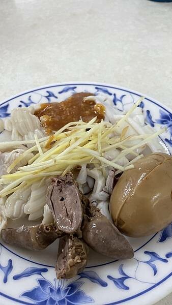 高雄市鹽埕區高雄鹽埕-飄香50年老店麵體獨特-阿財雞絲麵