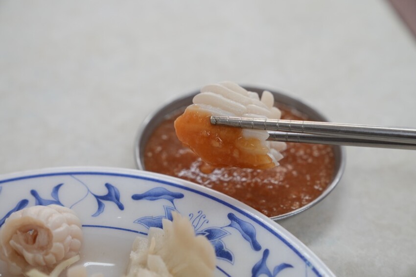 高雄美食 阿財雞絲麵｜高雄雞絲麵老店 Ｑ彈粗麵體搭配獨家調配醬汁～超好吃