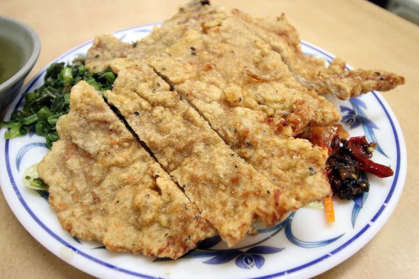 【台北萬華美食】e園排骨-超大份量30年老店 【台北萬華美食】e園排骨-超大份量30年老店