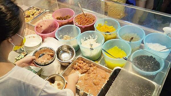 景美豆花｜景美夜市最強的豆花店，帶有焦香味，好吃到爆表！