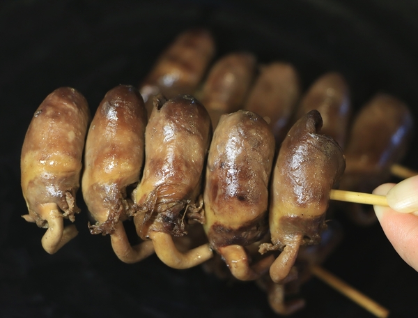 高雄 鹽埕。傳香一甲子老店，阿囉哈滷味(創始店)