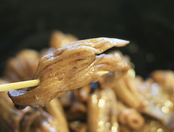 高雄 鹽埕。傳香一甲子老店，阿囉哈滷味(創始店)