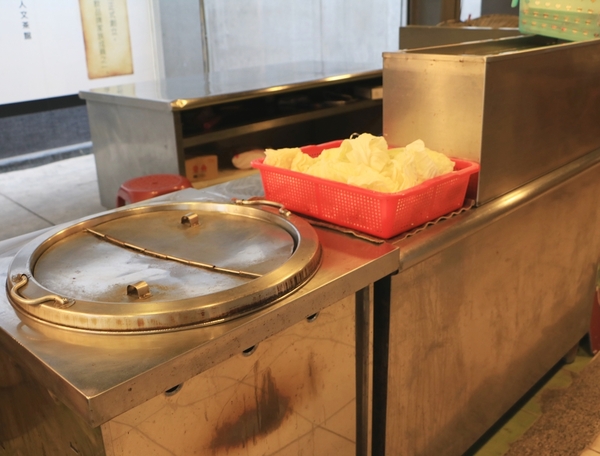 高雄 鹽埕。傳香一甲子老店，阿囉哈滷味(創始店)