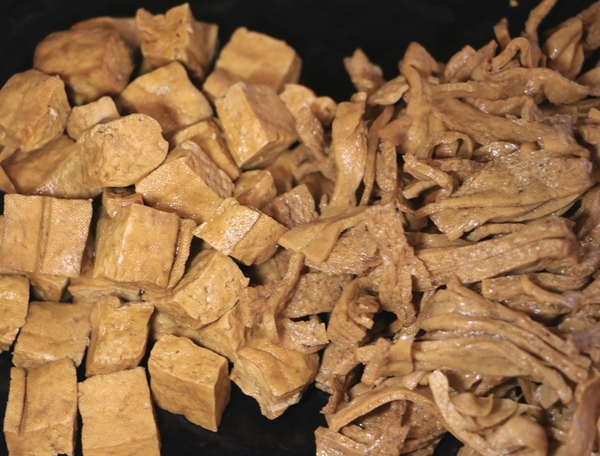 高雄 鹽埕。傳香一甲子老店，阿囉哈滷味(創始店)