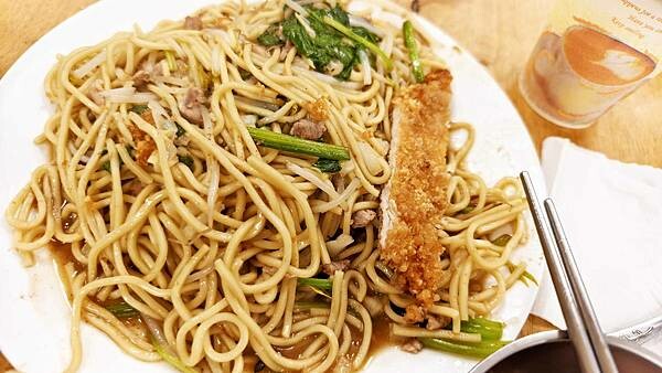 台北市文山區福美阿姨的店｜比臉還要巨大份量的雞排與炒飯，超大份量好吃的沒有話說