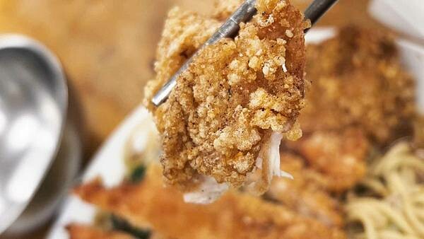 台北市文山區福美阿姨的店｜比臉還要巨大份量的雞排與炒飯，超大份量好吃的沒有話說