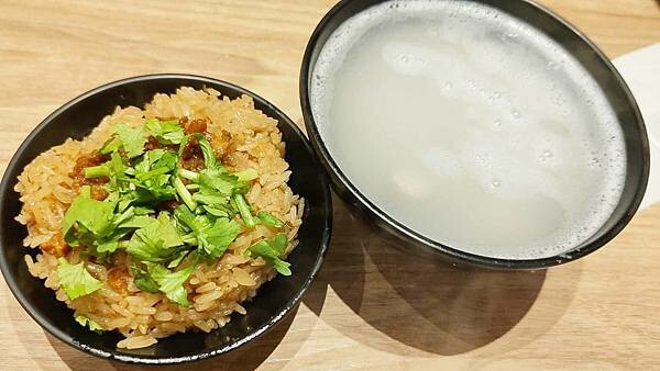 台北市文山區福美阿姨的店｜比臉還要巨大份量的雞排與炒飯，超大份量好吃的沒有話說